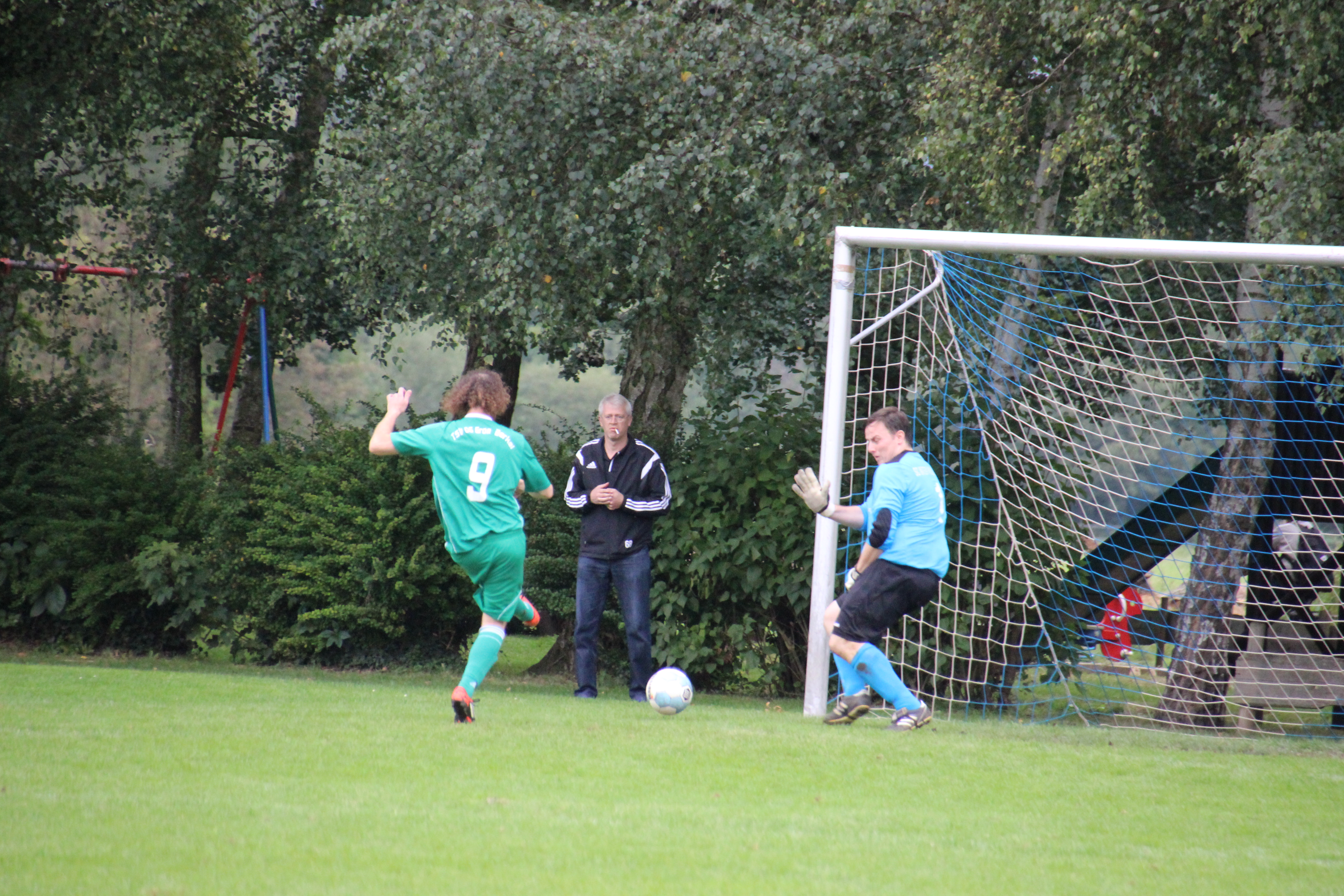 Mike König zum 1:0 gegen SC Inter Holzhausen